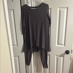 Sympli Charcoal Cut-Out Leggings